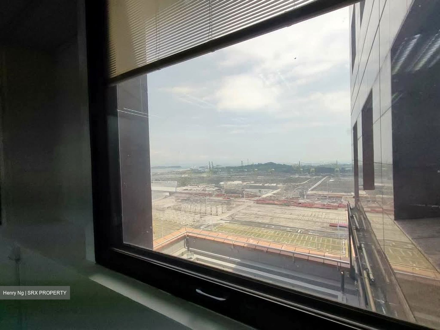 Lippo Centre (D2), Office #587565111
